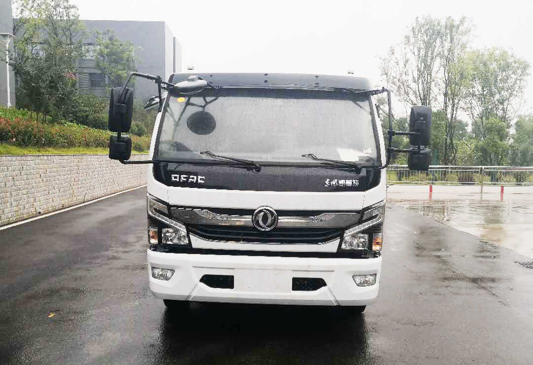 東風(fēng)凱普特純電動(dòng)4方護(hù)欄清洗車圖片2