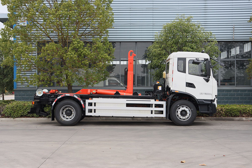 東風(fēng)天錦14方純電動(dòng)車廂可卸式垃圾車圖片3