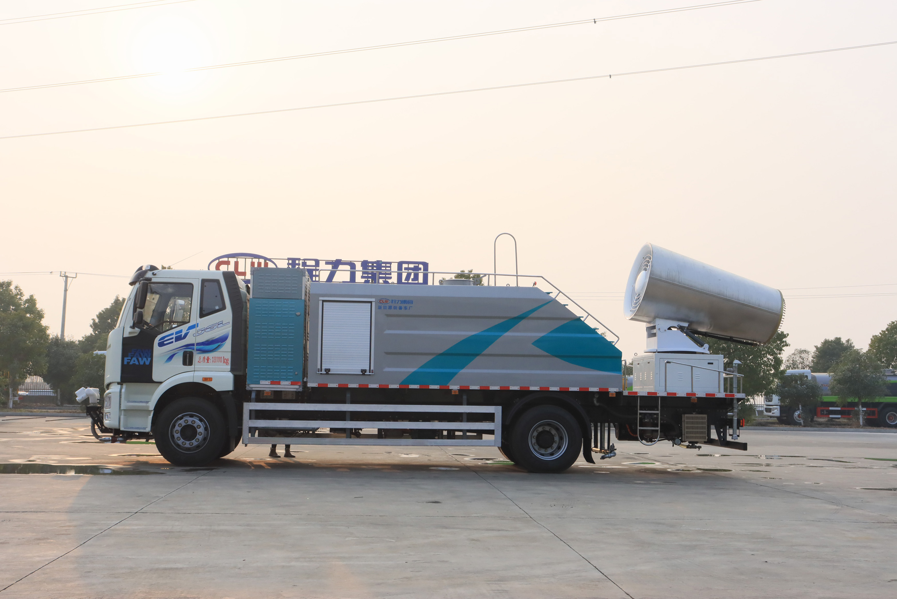 FAW解放純電動(dòng)多功能抑塵車圖片3