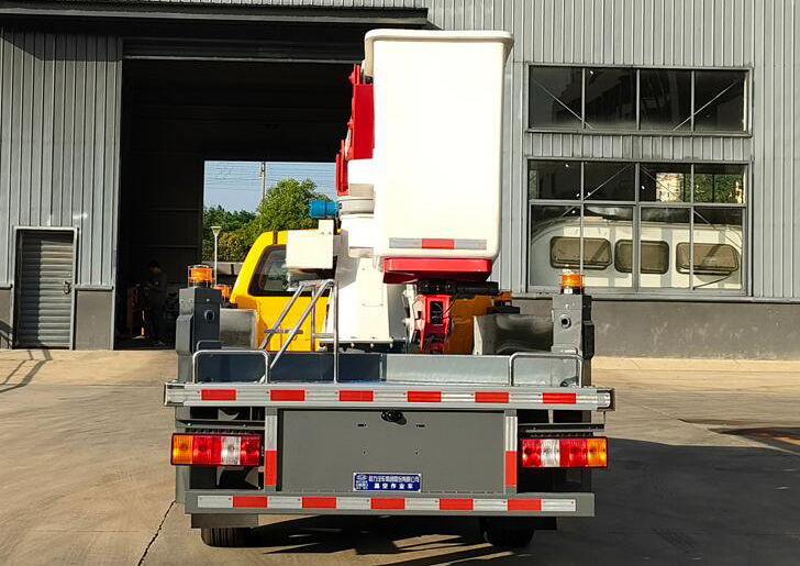 江西五十鈴皮卡13米帶電高空作業(yè)車(chē)圖片5