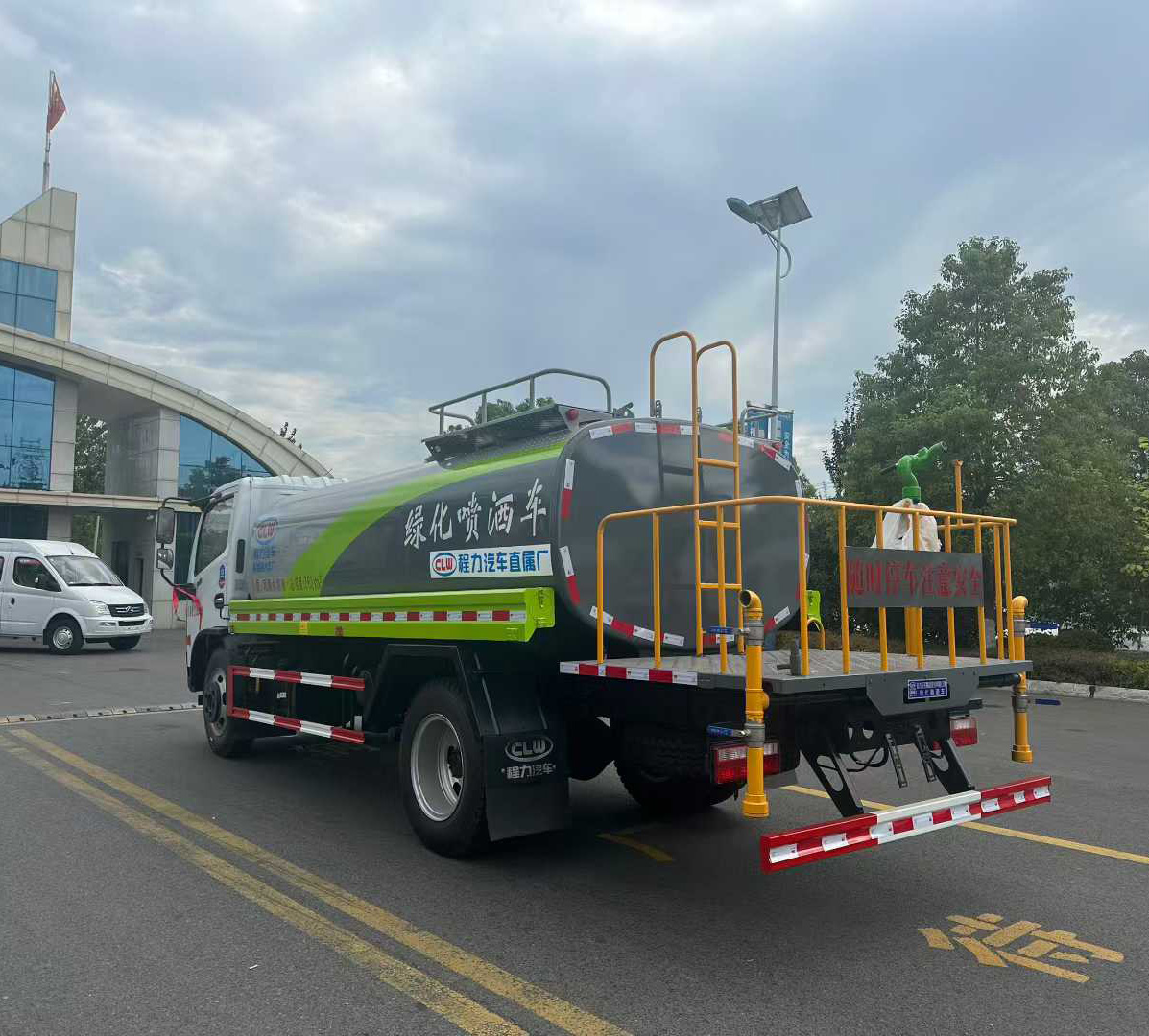新款東風福瑞卡8方綠化噴灑車霧炮灑水車圖片4
