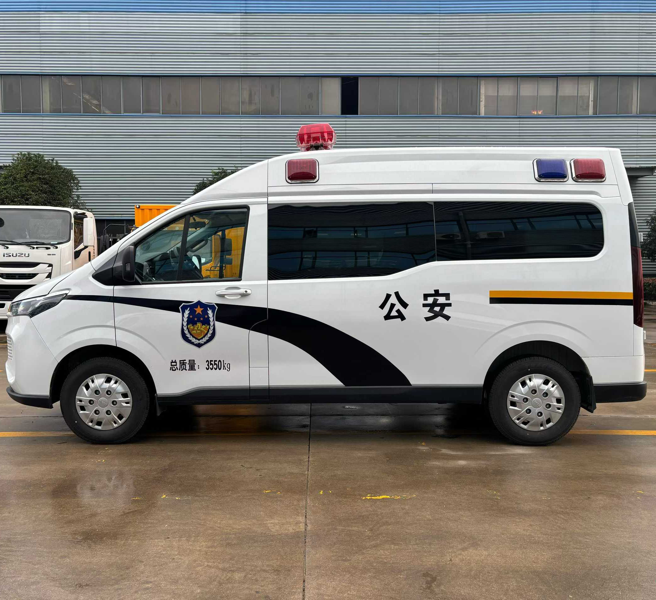 依維柯7-9人高端商務運兵車圖片3